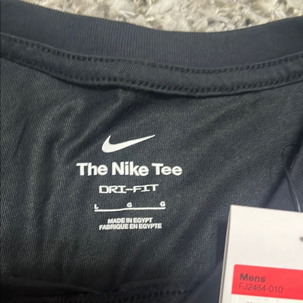 Nike Black T-Shirt with Gold Logo - Picture 5 of 6